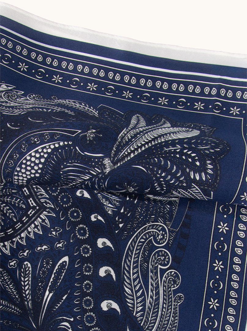 Hypnotic Depth silk gavroche 53 cm x 53 cm image 4