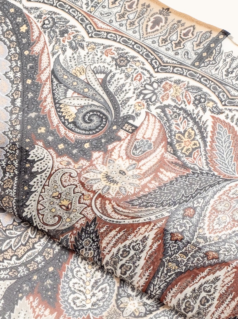 Large scarf 100% silk classic of the orient 105 cm x110 cm image 4