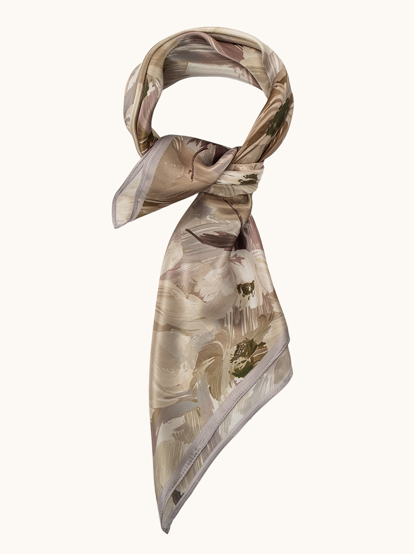 FIORE DI NEBBIA 70x70 cm PREMIUM silk scarf. image 3