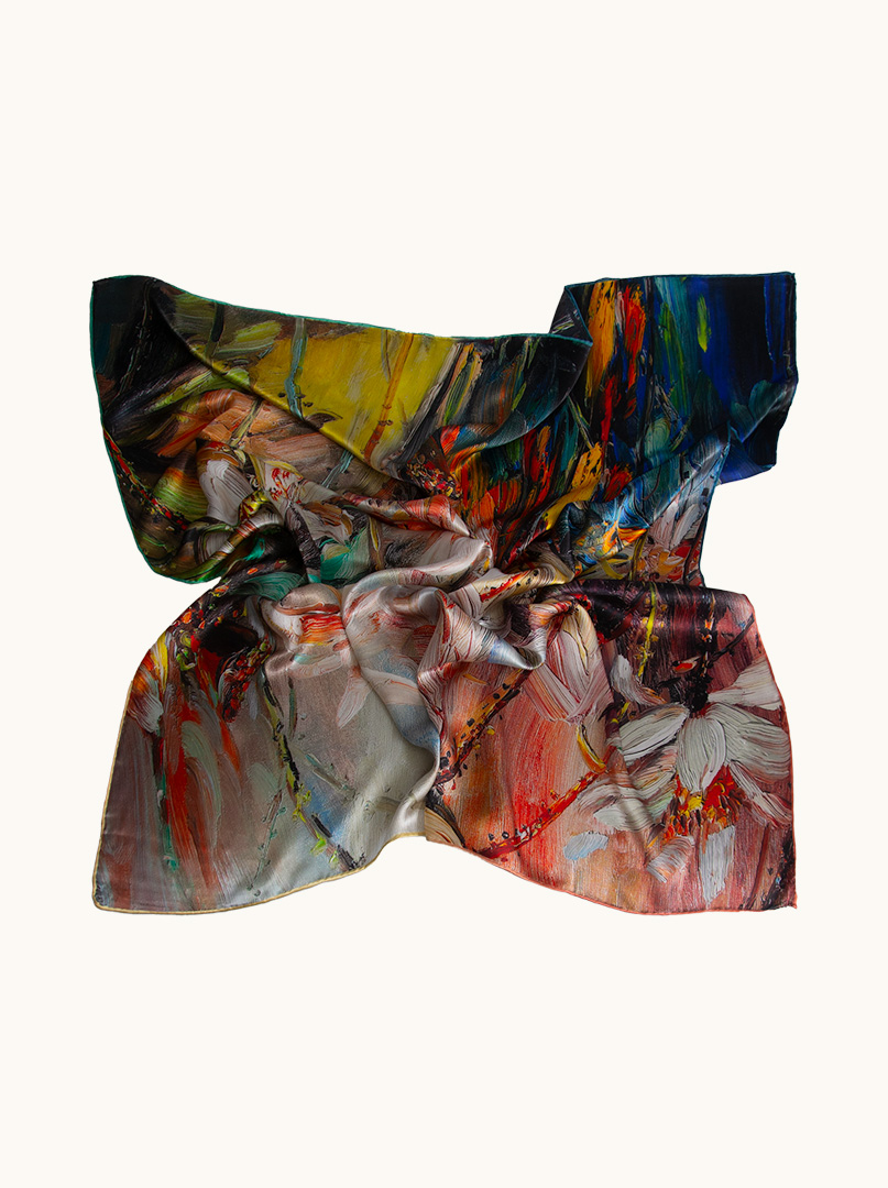 Large women's silk scarf in an expressive pattern 110cm x110cm image 1