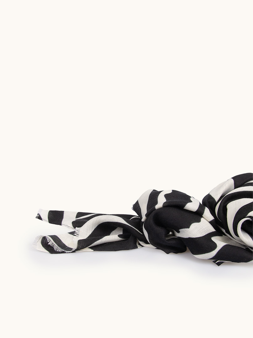 Scarf with zebra motif and orange accents image 3