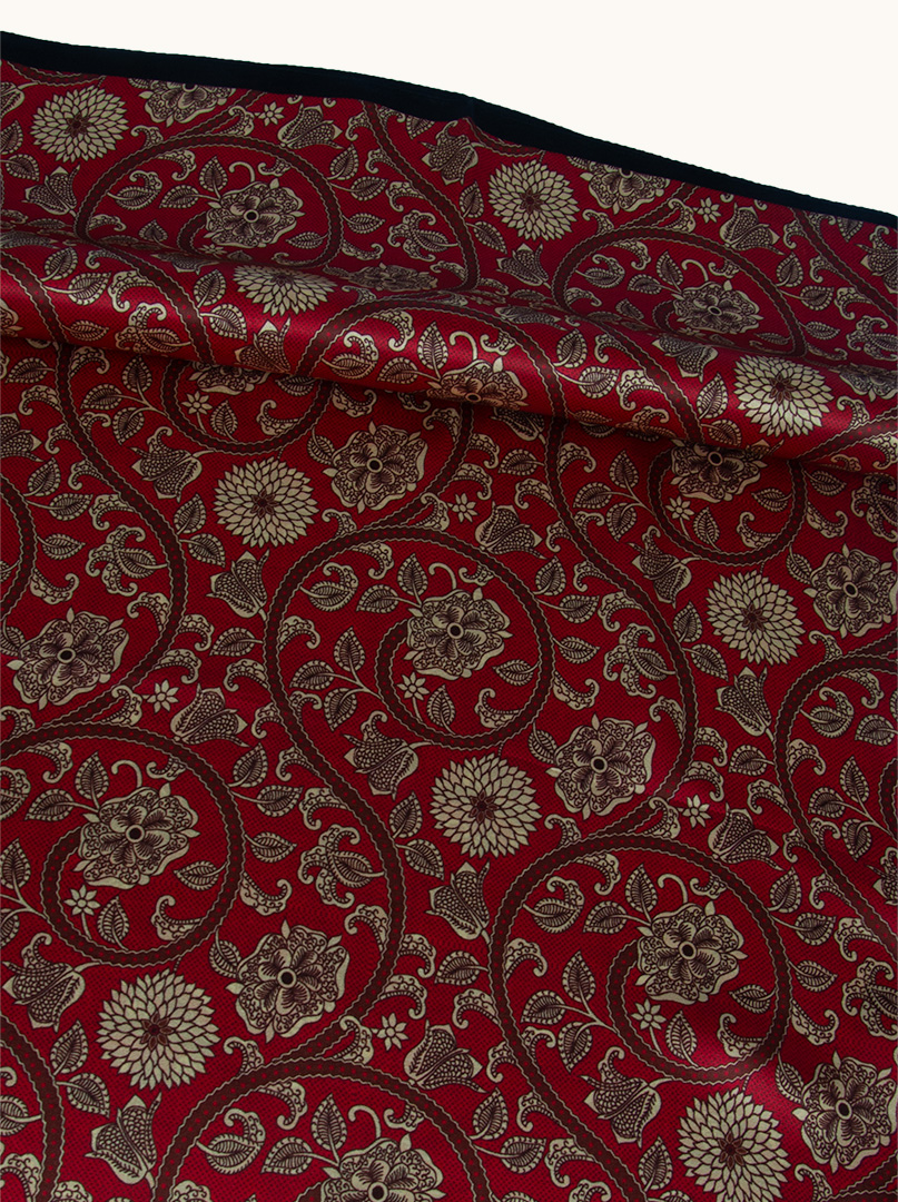 Red silk scarf with floral motif 88 cm x 88 cm PREMIUM image 3