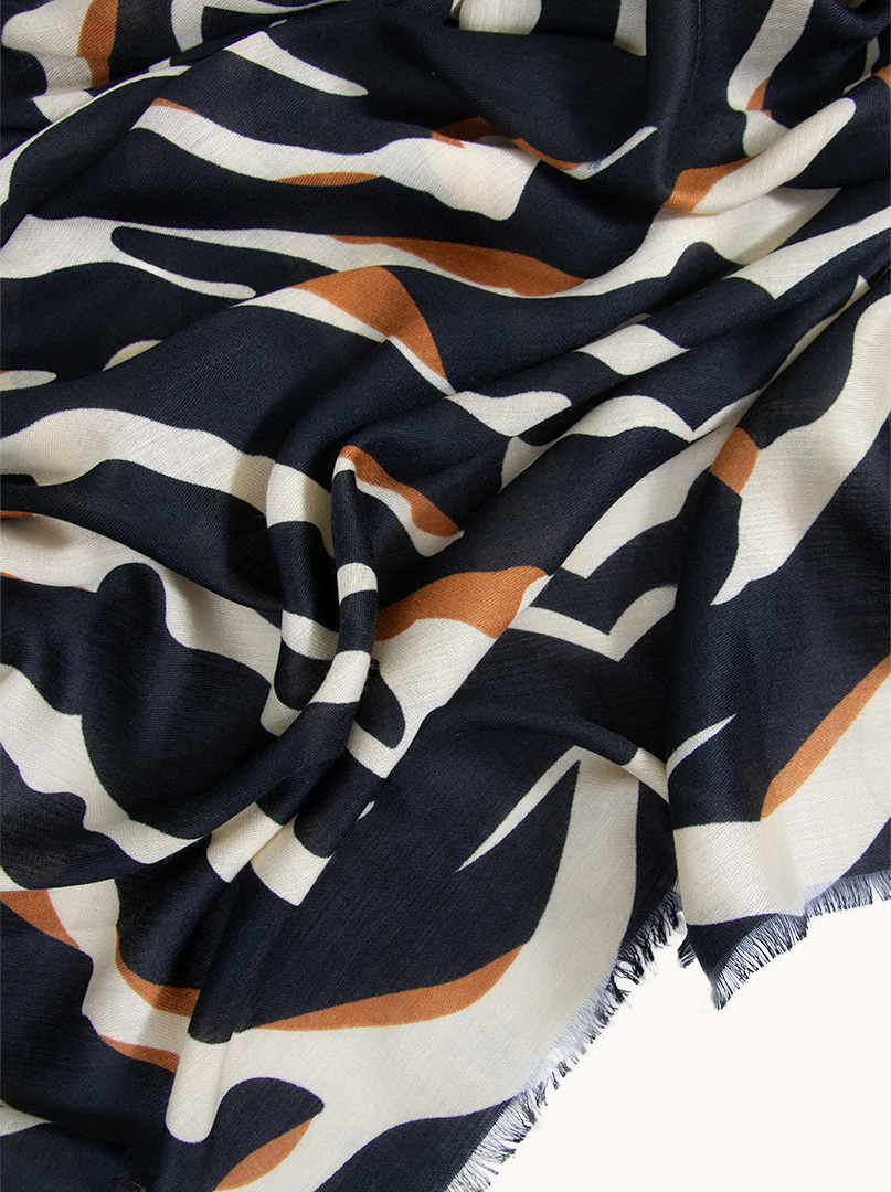 Scarf 100% viscose in animal print 90 cm x 180 cm image 4