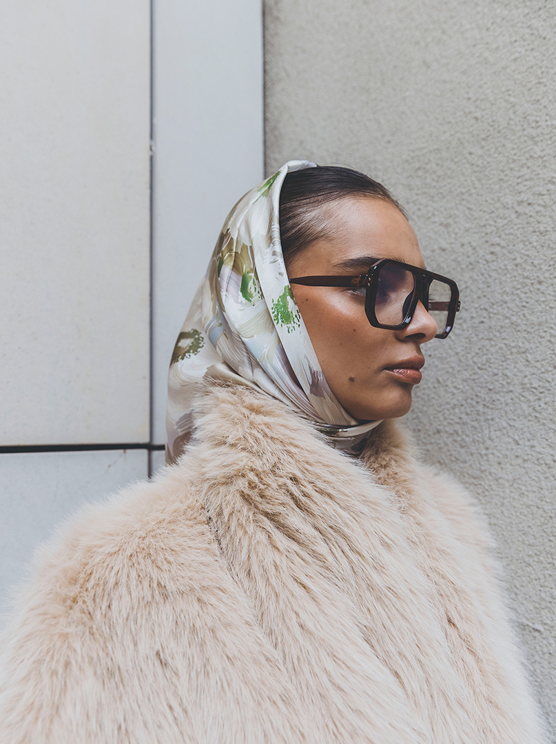 FIORE DI NEBBIA 70x70 cm PREMIUM silk scarf. image 1