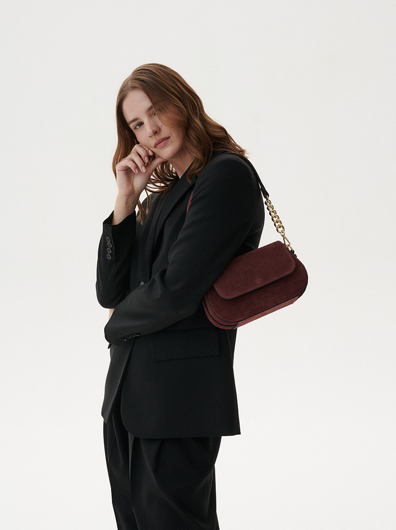 Allora suede baguette bag with chain - burgundy shoulder bag image 3