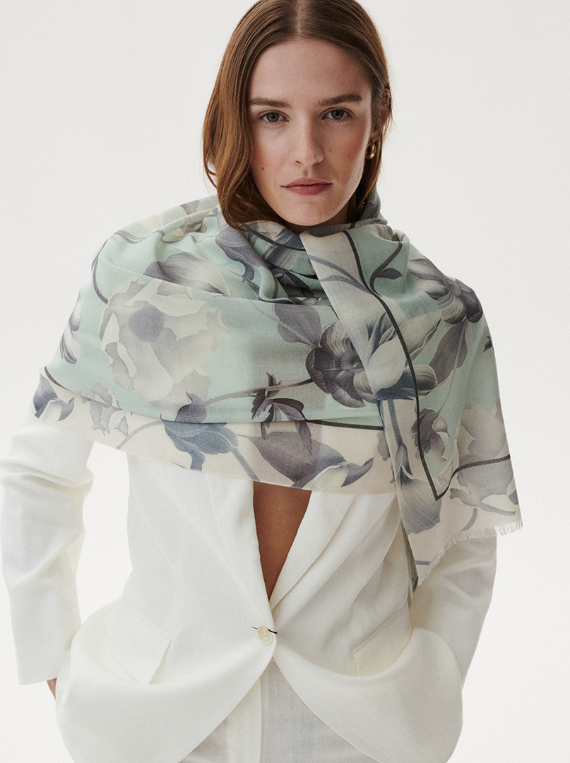 Wool scarf in sage shade with flowers 95 cm x 210 cm PREMIUM image 1
