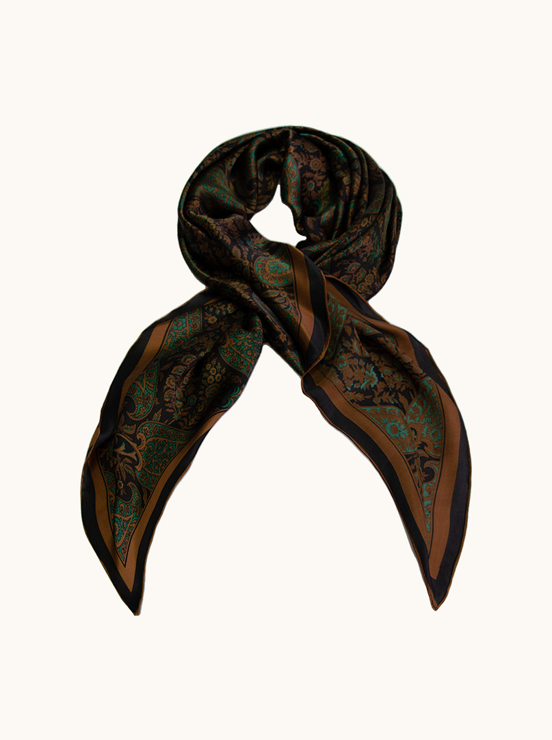 Large 110x110cm scarf with paisley patterns image 1