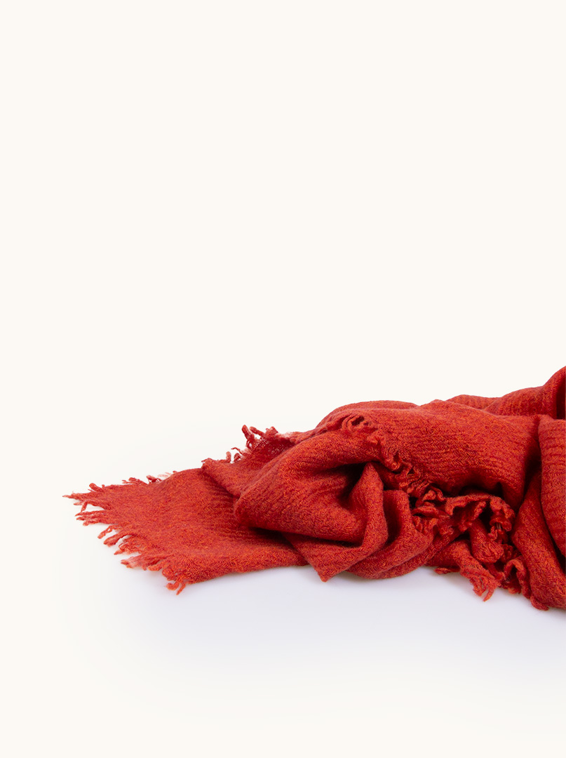 Ecru cashmere scarf with contrasting trim - luxurious lightness and minimalism PREMIUM image 4