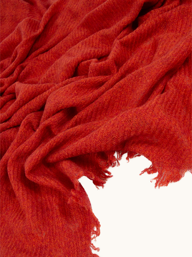 Ecru cashmere scarf with contrasting trim - luxurious lightness and minimalism PREMIUM image 3