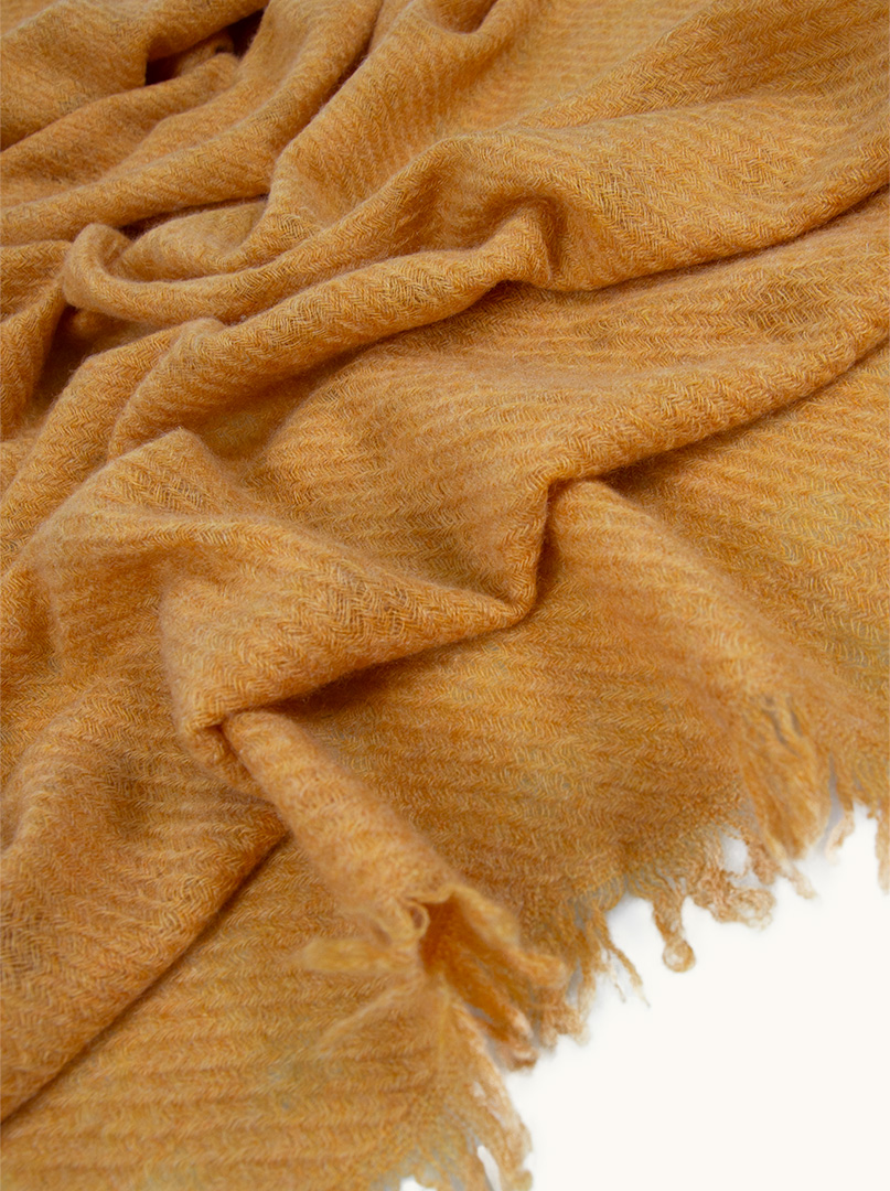 Ecru cashmere scarf with contrasting trim - luxurious lightness and minimalism PREMIUM image 3