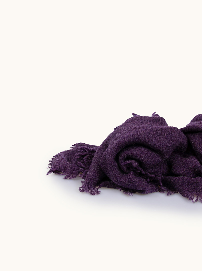 Ecru cashmere scarf with contrasting trim - luxurious lightness and minimalism PREMIUM image 2