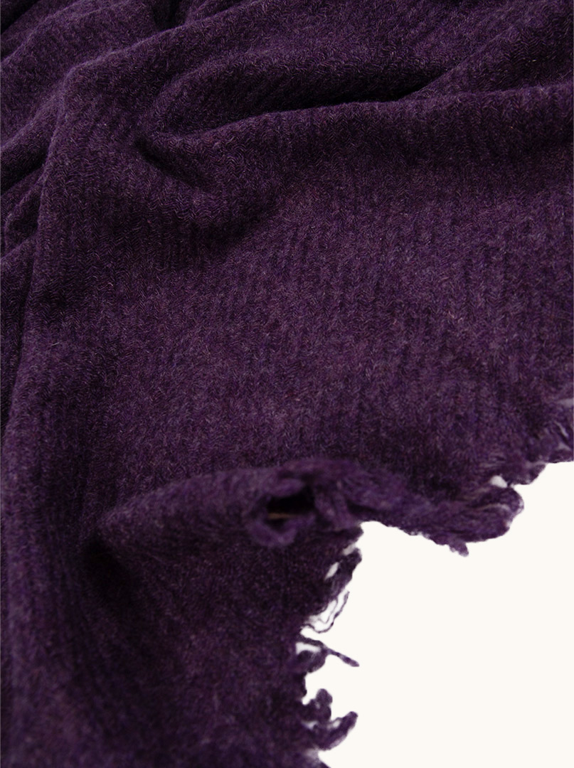 Ecru cashmere scarf with contrasting trim - luxurious lightness and minimalism PREMIUM image 3