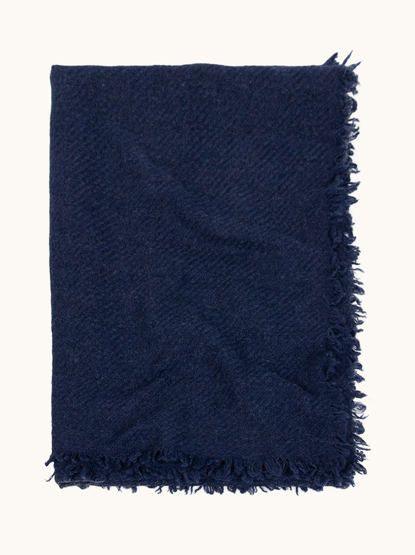 Ecru cashmere scarf with contrasting trim - luxurious lightness and minimalism PREMIUM image 4