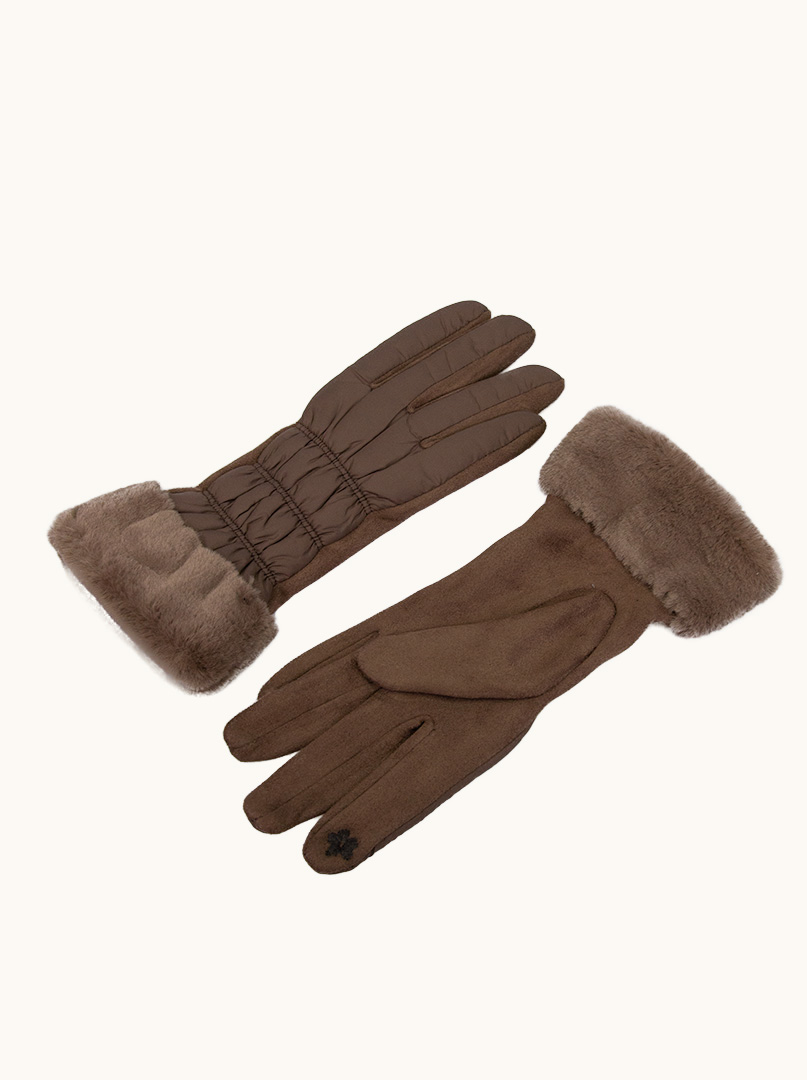 knitted gloves image 2
