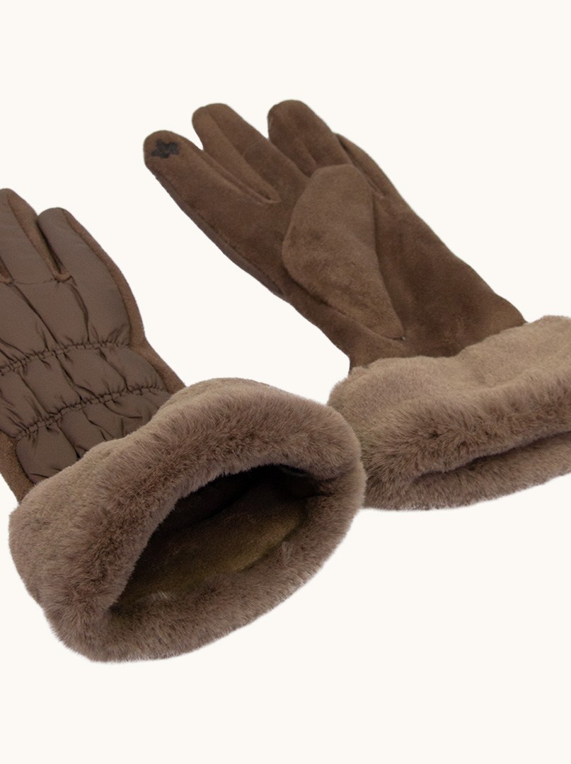 knitted gloves image 4