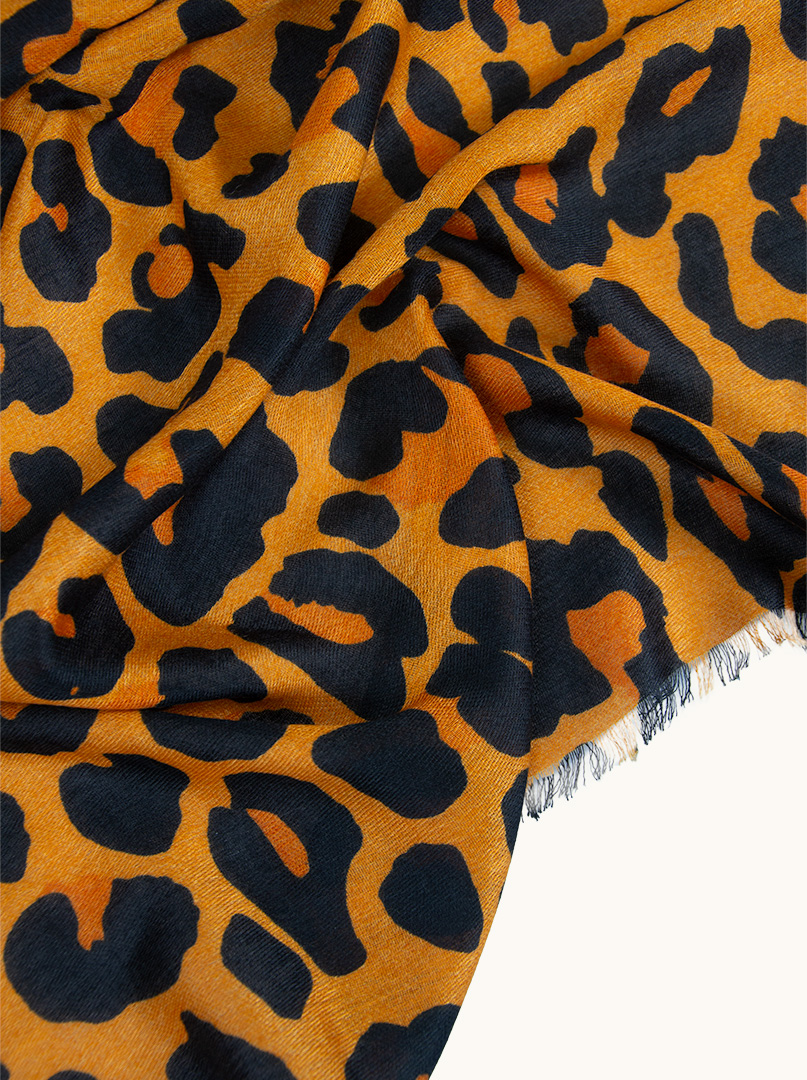 Scarf 100% viscose in leopard print 90 cm x 180 cm image 3