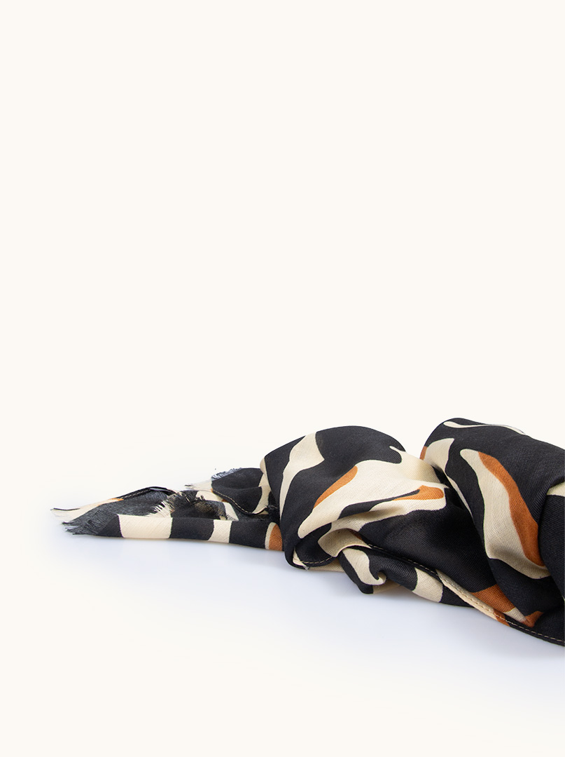 Scarf 100% viscose in animal print 90 cm x 180 cm image 1