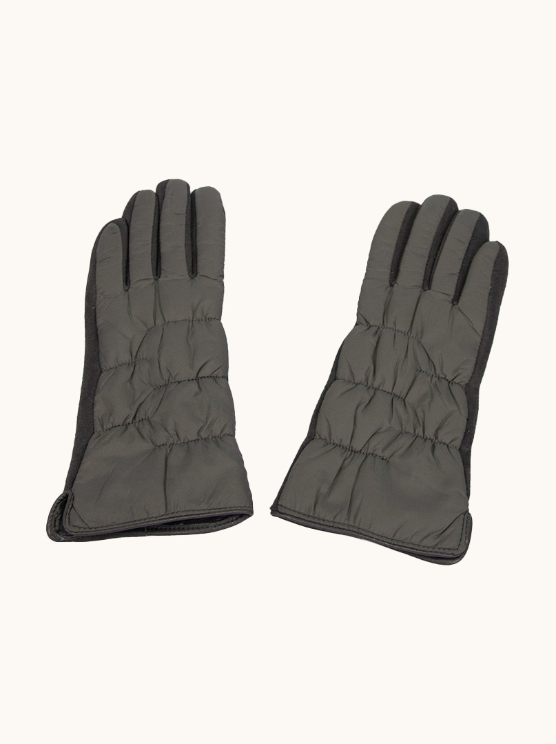 knitted gloves image 2