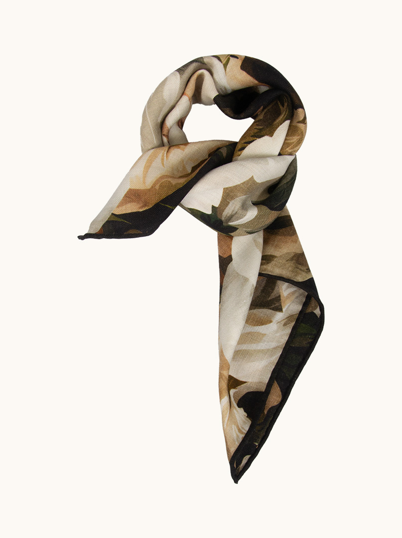 Double-sided scarf wool with silk Romantic garden 65 cm x 65 cm image 1