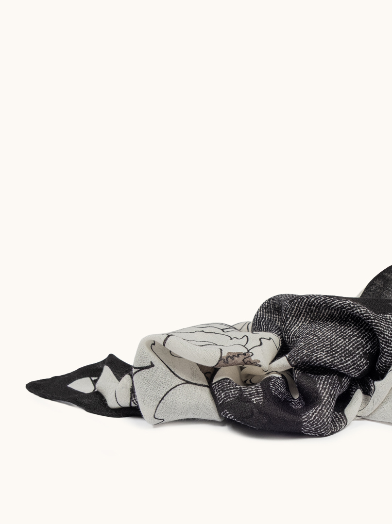 Lightweight black floral scarf, 100% viscose, 70x180 cm image 4