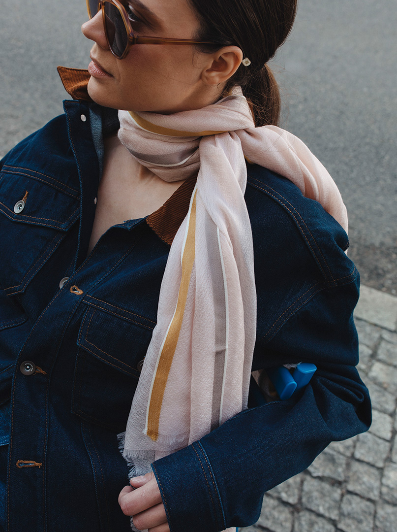 Delicate, exclusive pink cashmere scarf with brown and yellow trim PREMIUM image 1