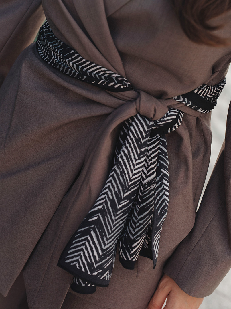 Herringbone silk crepe scarf 35 cm x 140 cm image 1