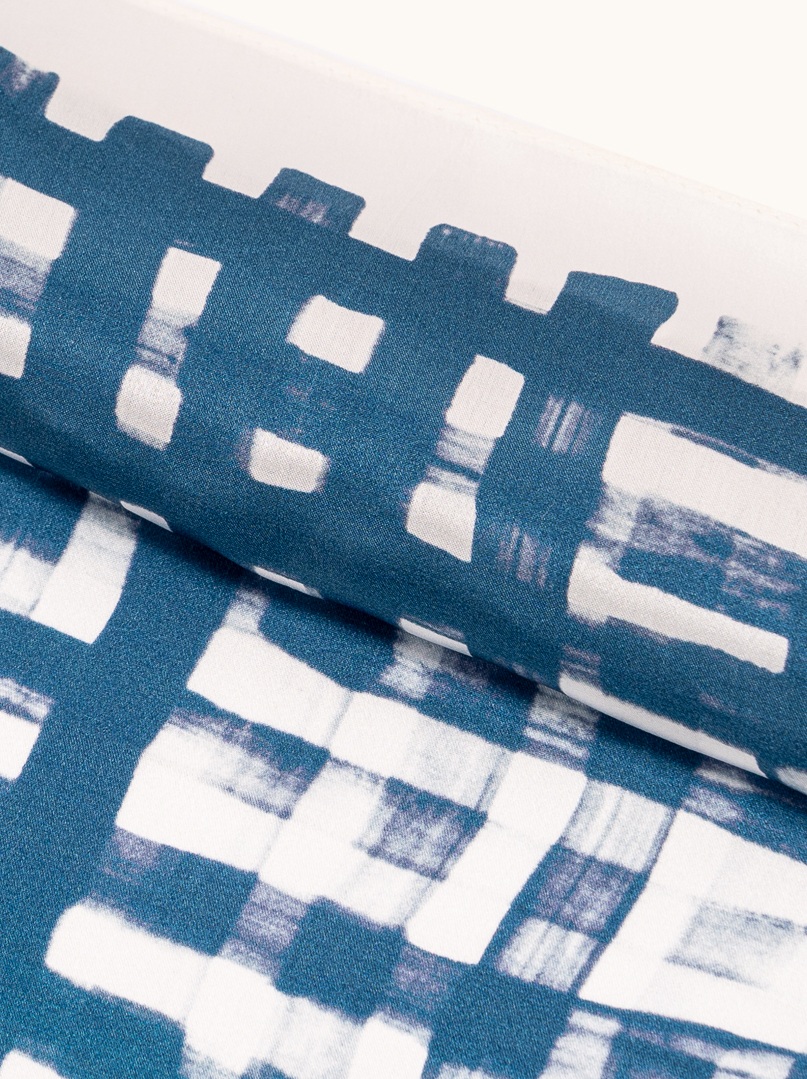 Small women's silk scarf with herringbone pattern, 53 cm x 53 cm image 4
