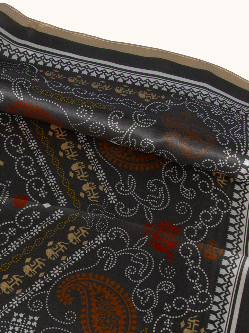 Silk scarf with paisley motif 70 cm x 70 cm PREMIUM image 4