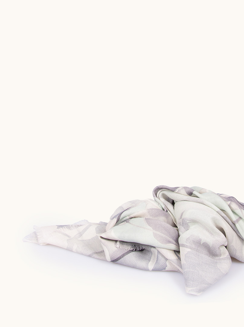 Wool scarf in sage shade with flowers 95 cm x 210 cm PREMIUM image 4