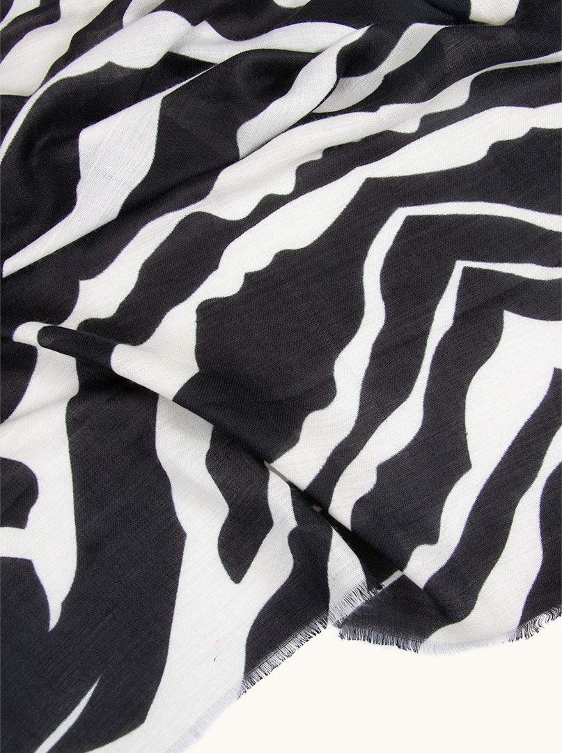 Scarf 100% viscose with animal motif 90 cm x 180 cm image 4