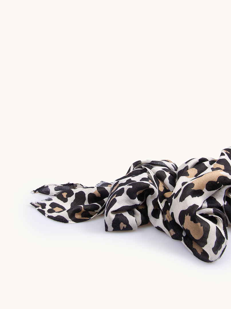 Scarf 100% viscose in black and beige leopard print 90 cm x 180 cm image 2