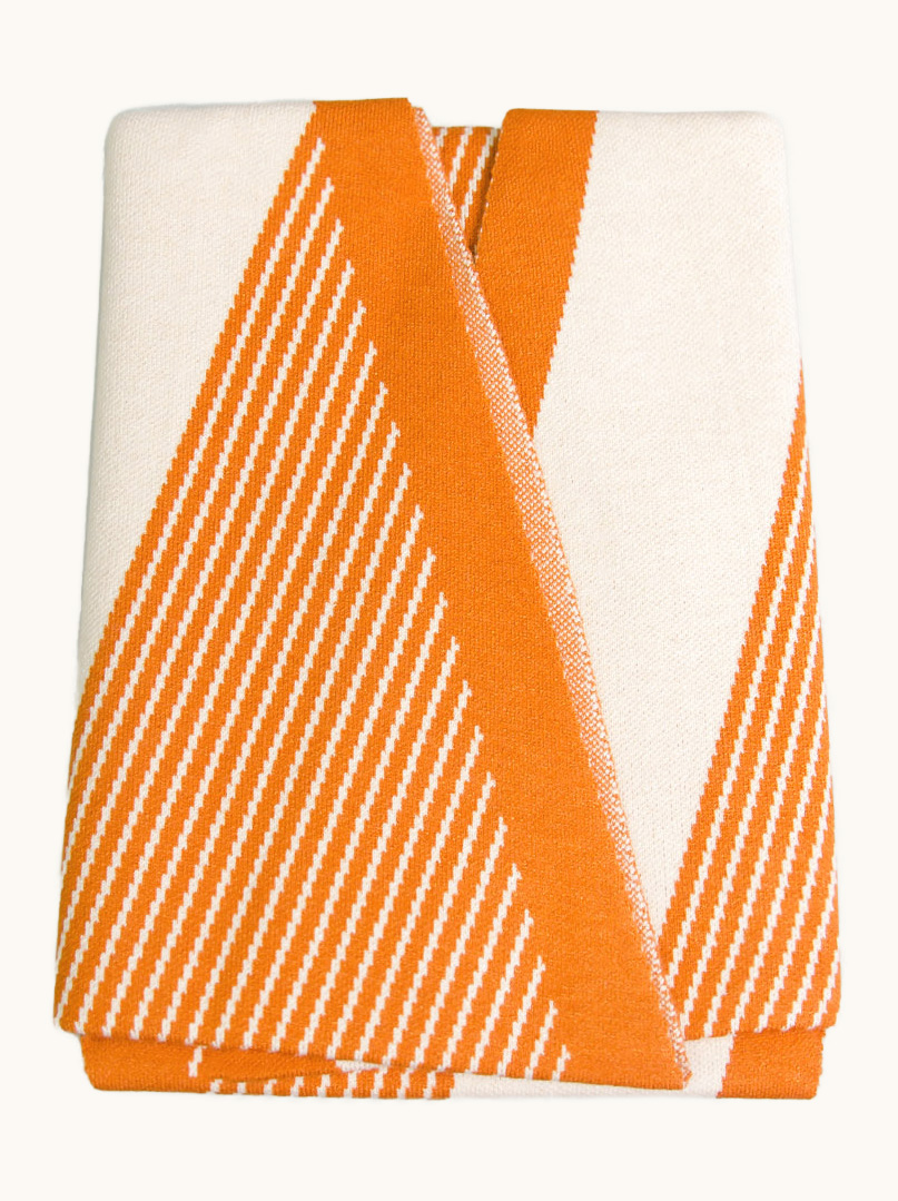 Scarf with pattern image 1