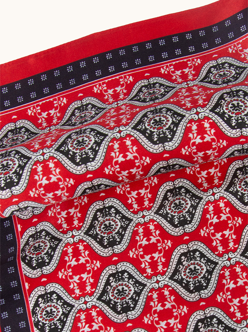 Small silk scarf gavroshka red patterned 53x53 cm image 4