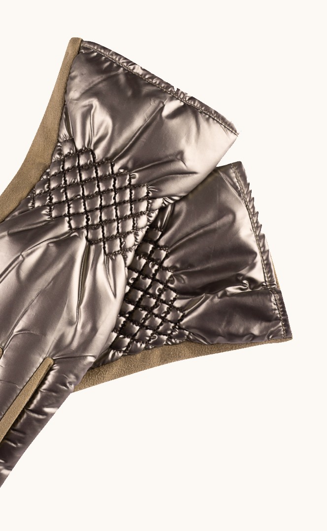 Wool gloves in black with insulator image 2