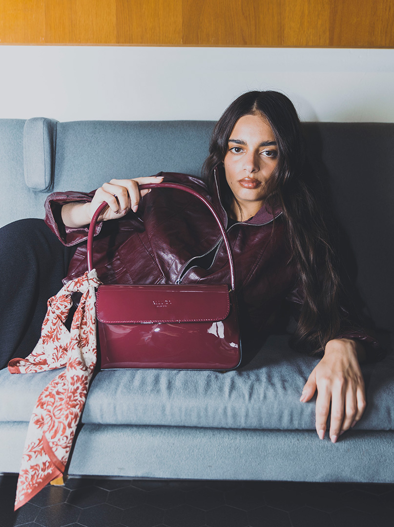 Lunaria burgundy patent leather handbag - elegant baguette in retro glamour style image 3