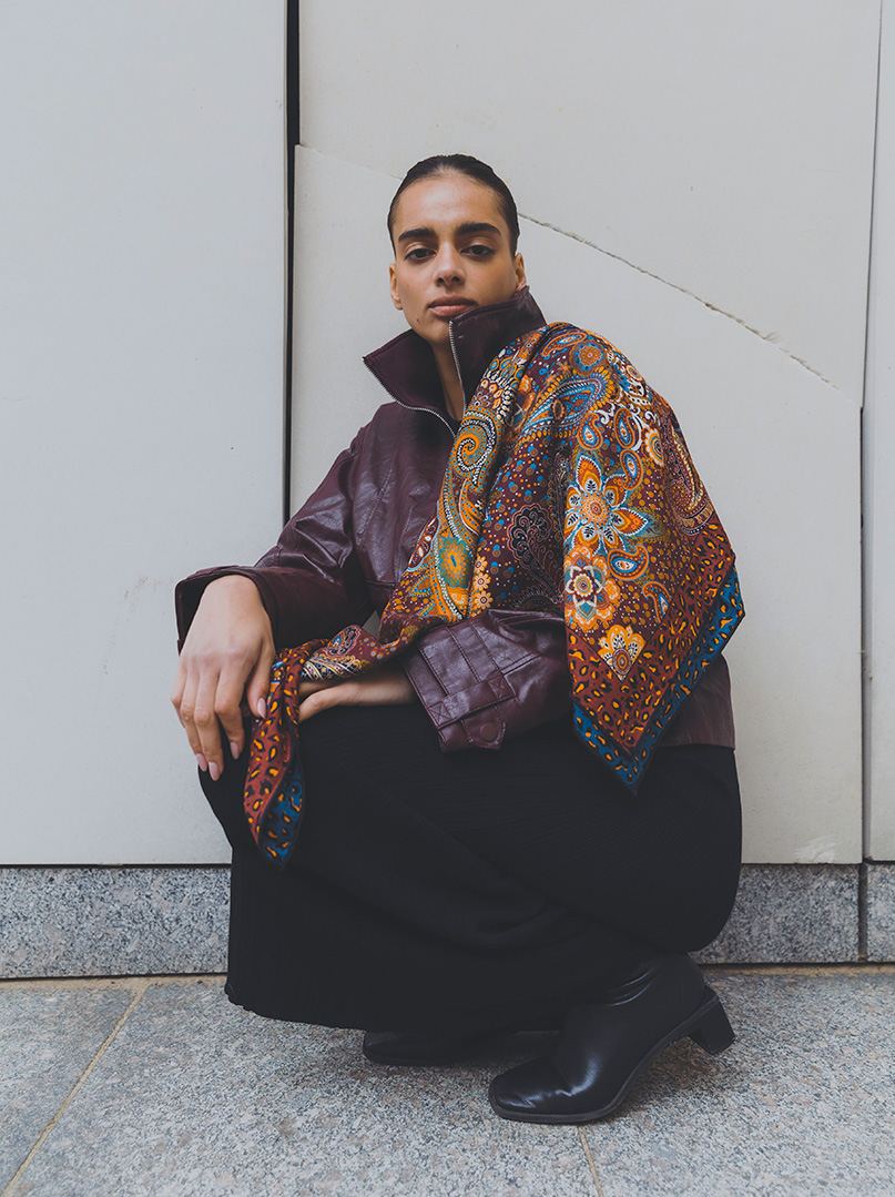 Large wool and silk scarf ARDORA 105x105 cm PREMIUM image 1