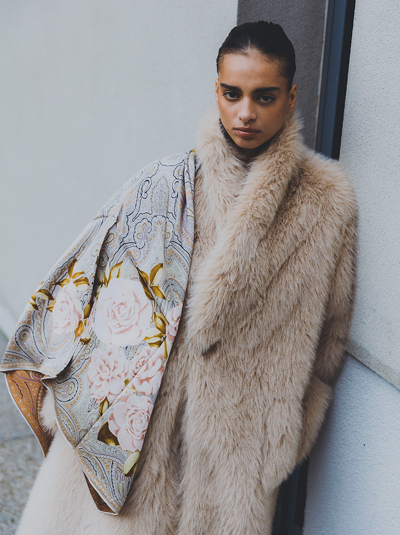 Large silk scarf ROSA DI SERA 110x110 cm PREMIUM image 1