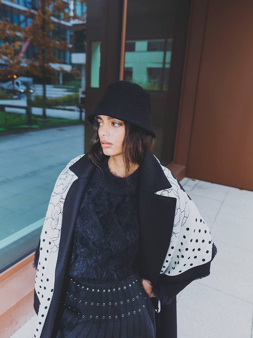 Large wool-silk shawl NUVIA 140x140 cm PREMIUM image 1