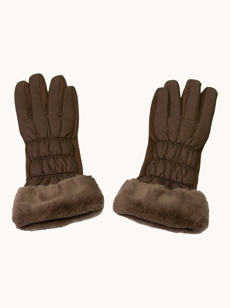 knitted gloves image 3