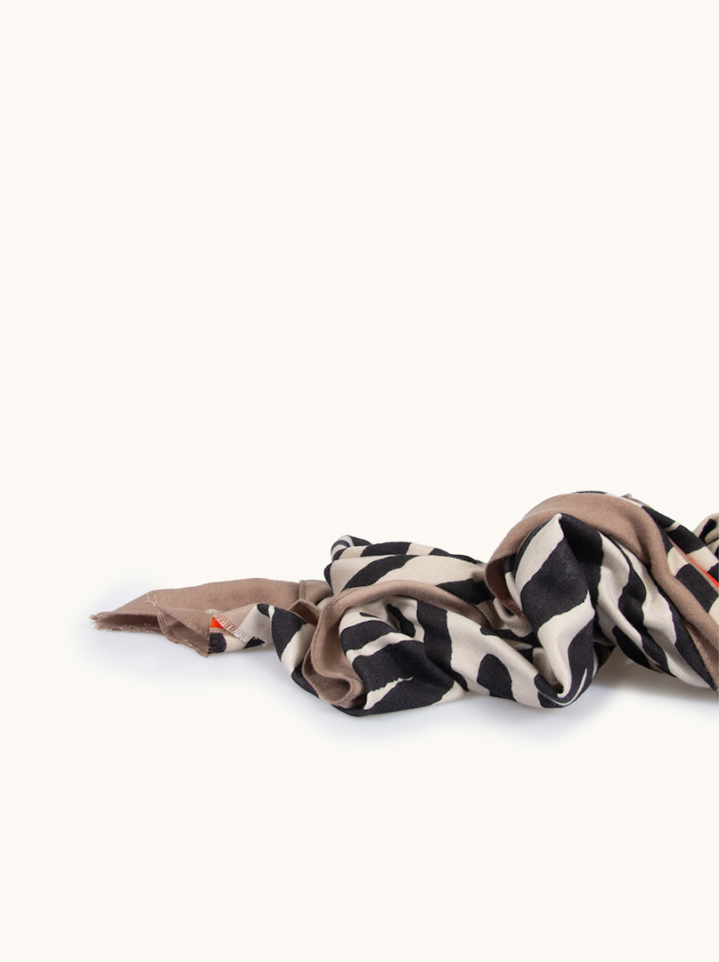 Scarf with zebra motif and orange accents image 3