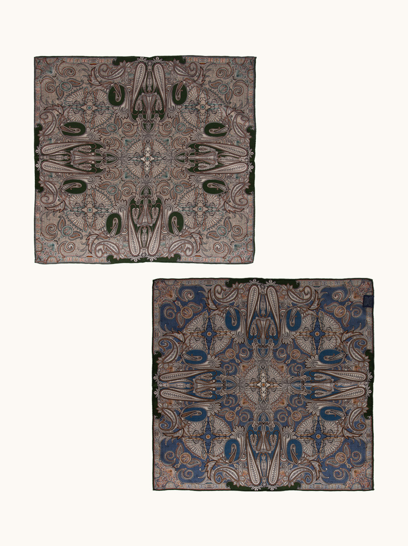 Double-sided wool-silk scarf in paisleye 65 cm x 65 cm PREMIUM image 2