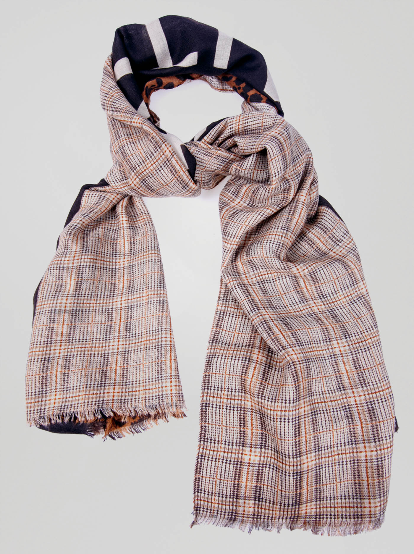 Scarf with pattern image 1