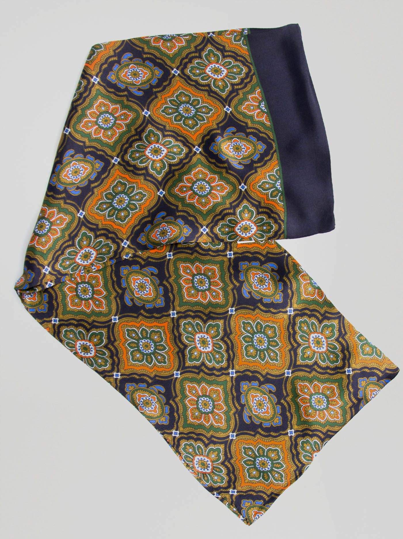 SCARF WITH PATTERN image 2