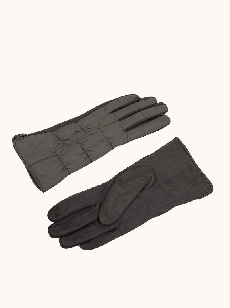 knitted gloves image 3