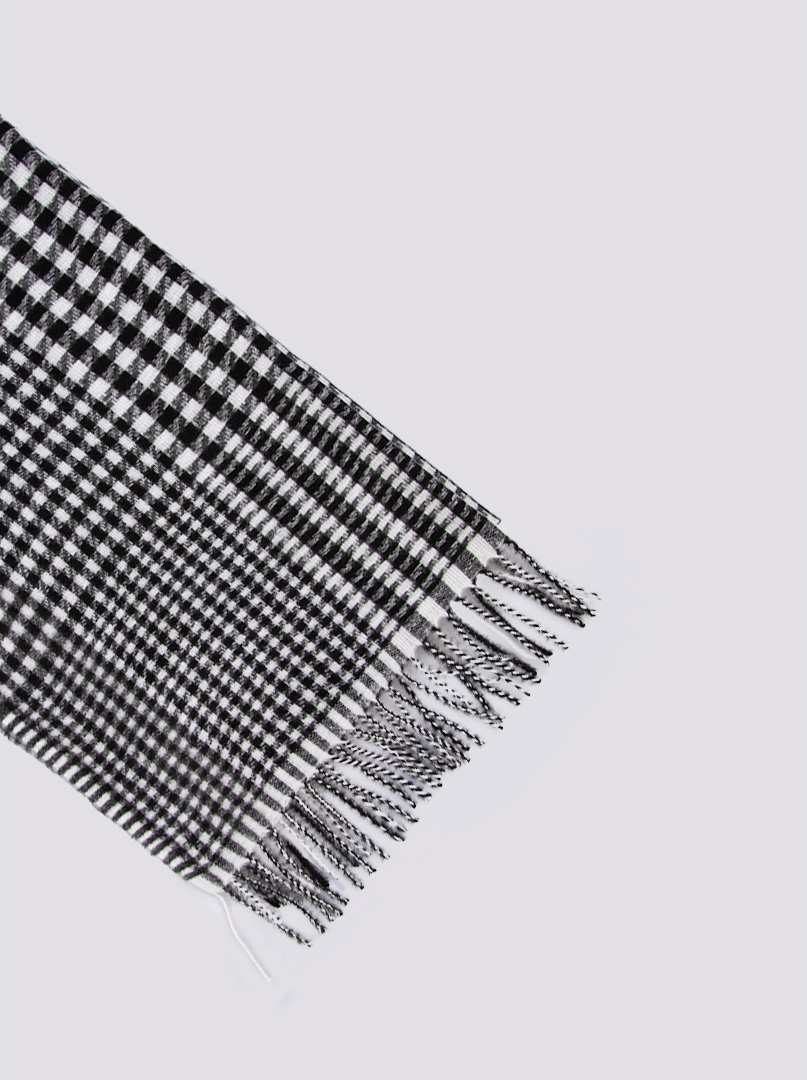 Houndstooth scarf image 2
