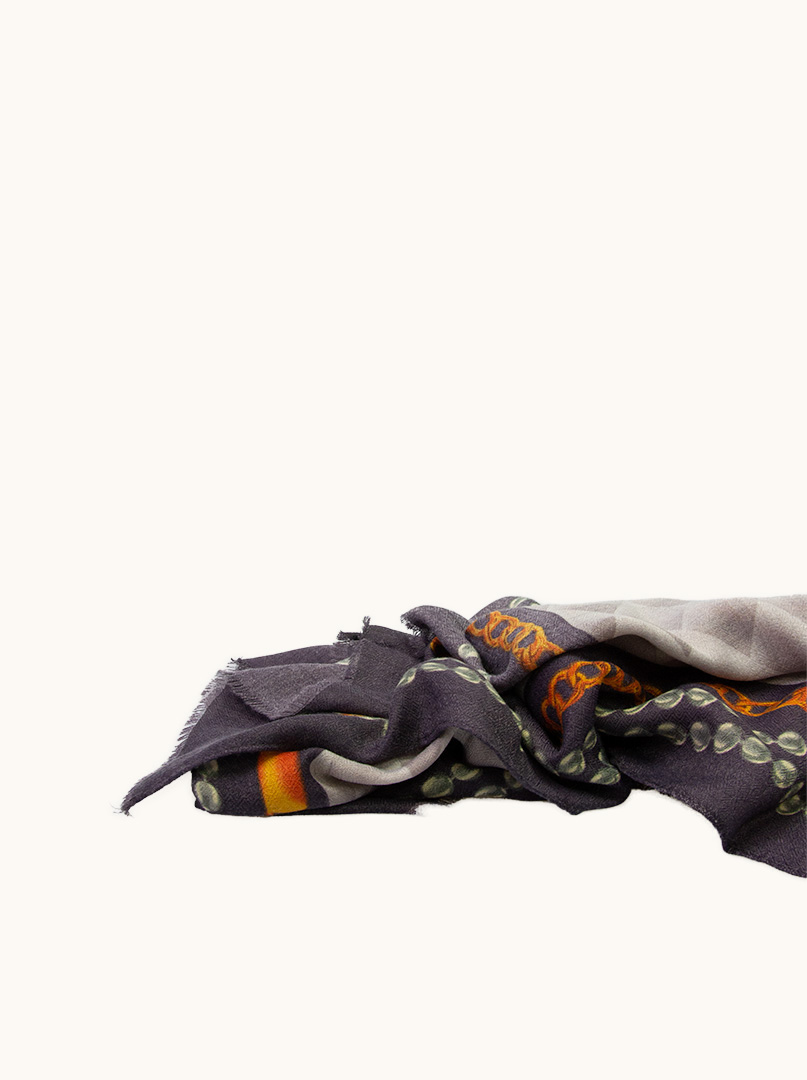 Scarf with pattern image 3