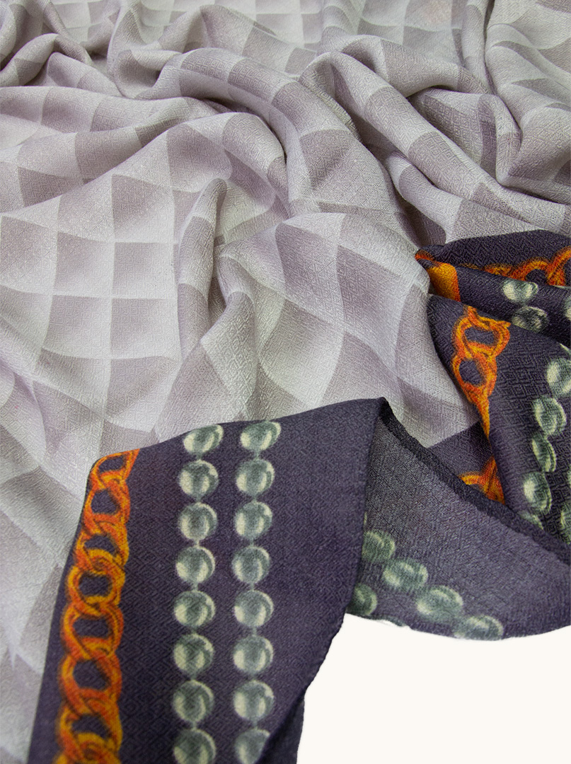 Scarf with pattern image 4