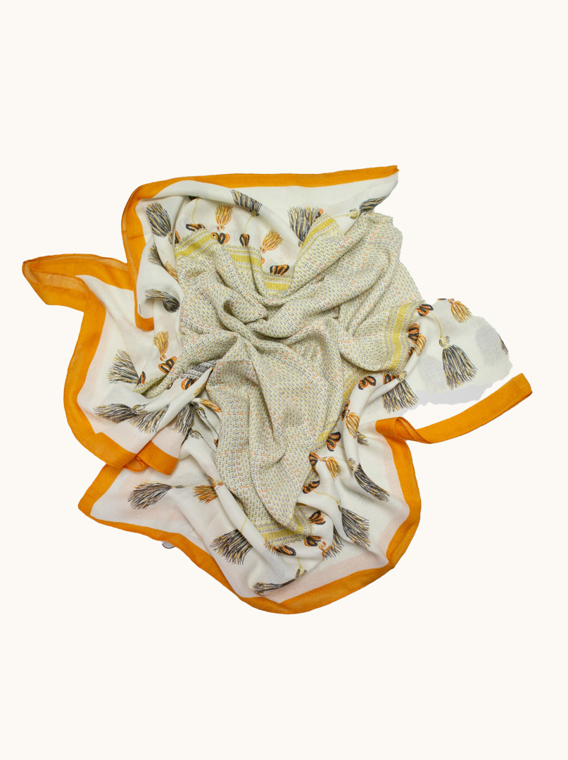 Scarf with pattern image 4