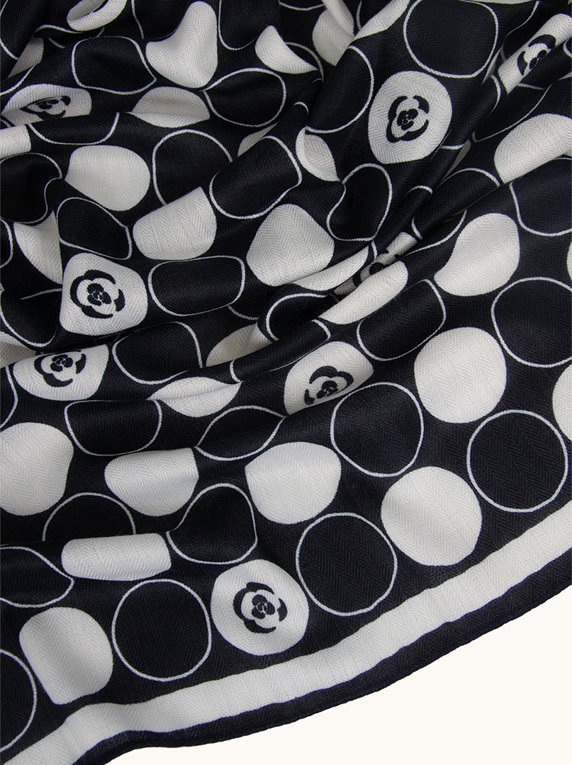 Light black and white scarf with a geometric pattern and roses 65cm x 180cm image 4