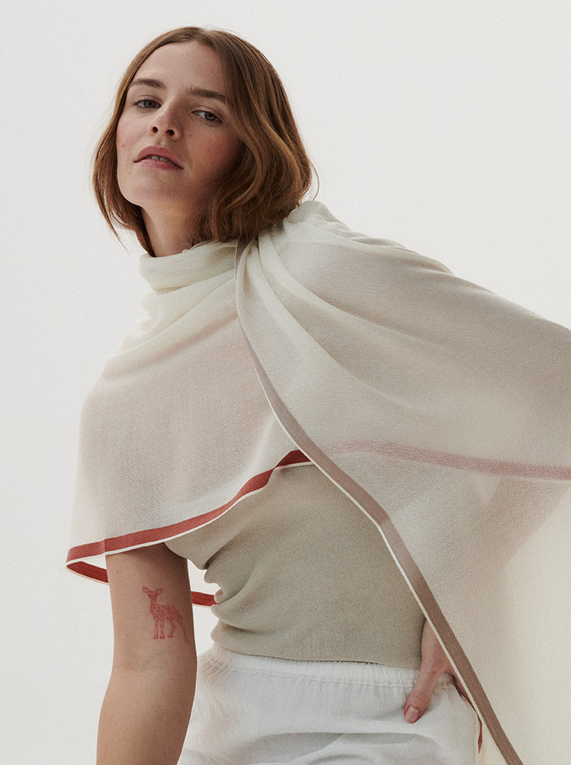 Ecru cashmere scarf with contrasting trim - luxurious lightness and minimalism PREMIUM image 1